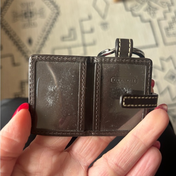 Coach photobook keychain - Picture 4 of 4